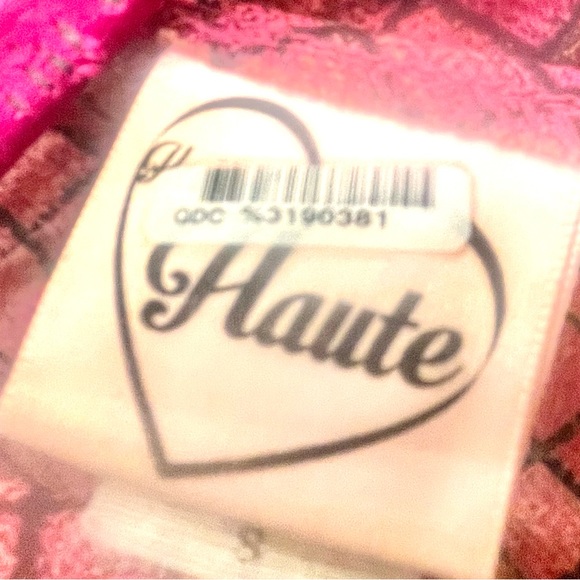 Immaculate, “Heart of Haute”, vintage style waitress dress. Never worn. - Picture 2 of 3